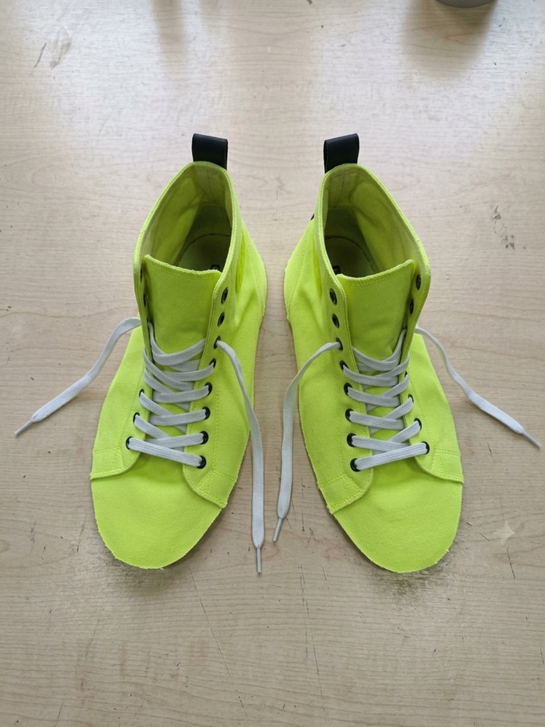 Neon-yellow high-top upper with white laces